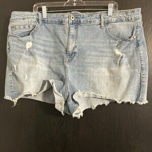 Torrid Light Wash Denim Shorts – Size 24